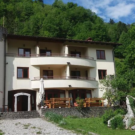 Glamping Zlata Ribica Hotel Idrija pri Baci Екстериор снимка